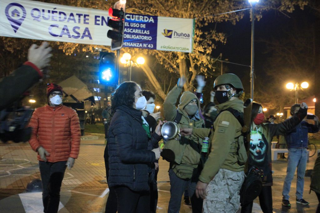 Personal Militar Llega Hasta La Velaton En Plaza Ñuñoa