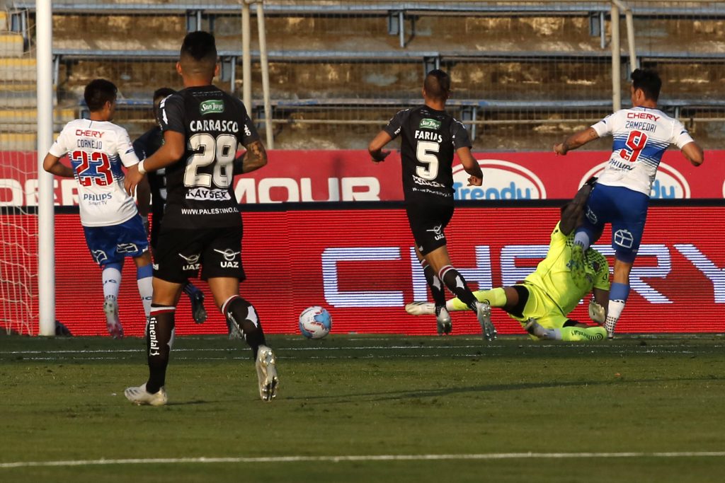 Futbol, Universidad Catolica Vs Palestino. VigÃ Simo Tercera Fecha, Campeonato Nacional 2021. El Jugador De Universidad